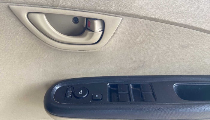 2017 Honda Amaze 1.5L I-DTEC S OPT, Diesel, Manual, 98,259 km, Driver Side Door Panels Control