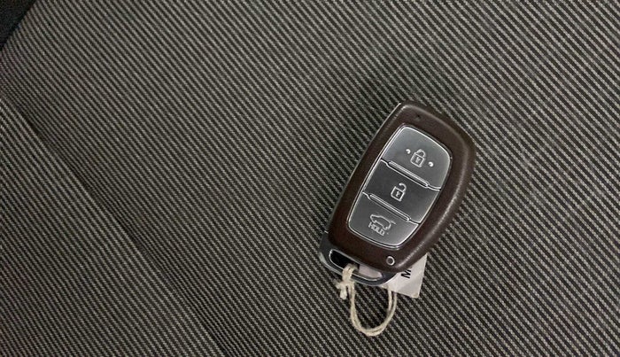 2017 Hyundai Creta SX PLUS AT 1.6 PETROL, Petrol, Automatic, 16,820 km, Key Close Up
