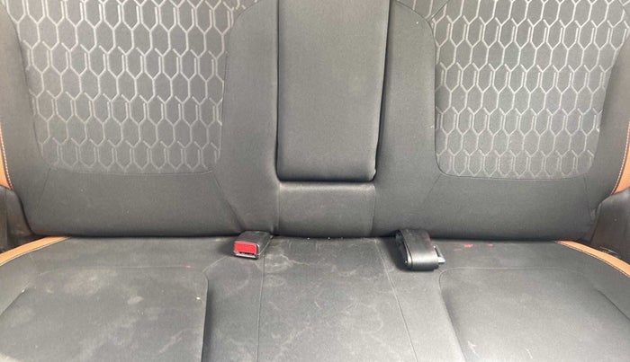 2019 Renault Kwid CLIMBER 1.0 AMT, Petrol, Automatic, 19,739 km, Second-row left seat - Cover slightly stained
