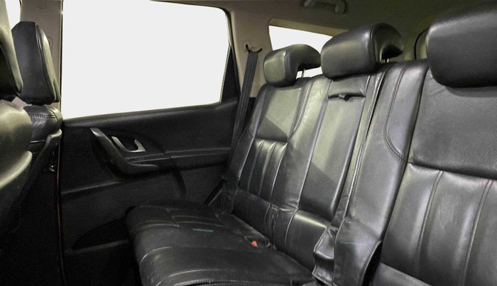2017 Mahindra XUV500 W10, Diesel, Manual, 83,480 km, Right Side Rear Door Cabin