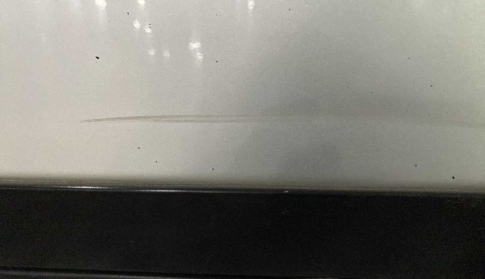 2017 Mahindra XUV500 W10, Diesel, Manual, 83,180 km, Dicky (Boot door) - Minor scratches