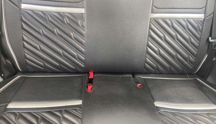 2021 Maruti Swift VXI, Petrol, Manual, 5,440 km, Second-row left seat - Cover slightly stained