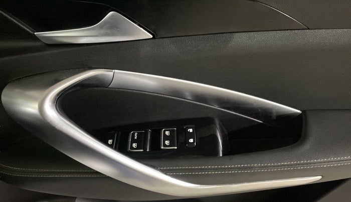 2019 MG HECTOR SHARP 1.5 DCT PETROL, Petrol, Automatic, 18,888 km, Driver Side Door Panels Control