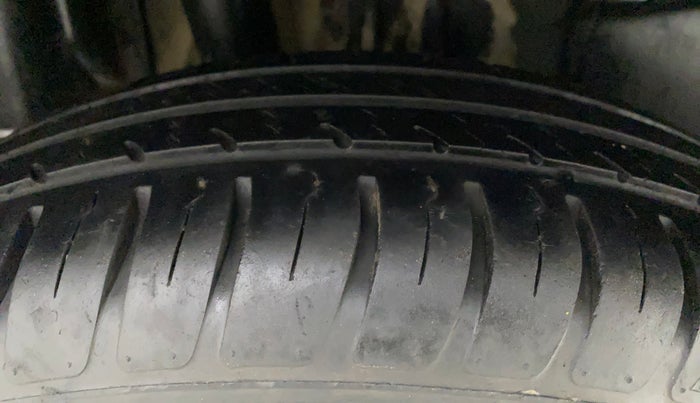 2018 Maruti Swift VXI, Petrol, Manual, 34,966 km, Right Rear Tyre Tread