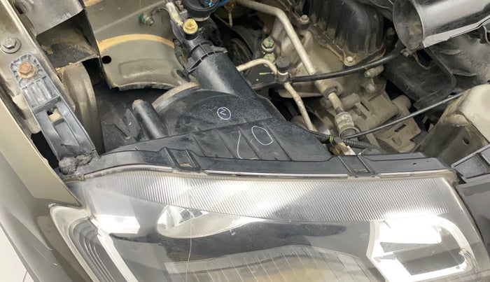 2017 Renault Kwid RXT 0.8, Petrol, Manual, 61,472 km, Right headlight - Clamp has minor damage