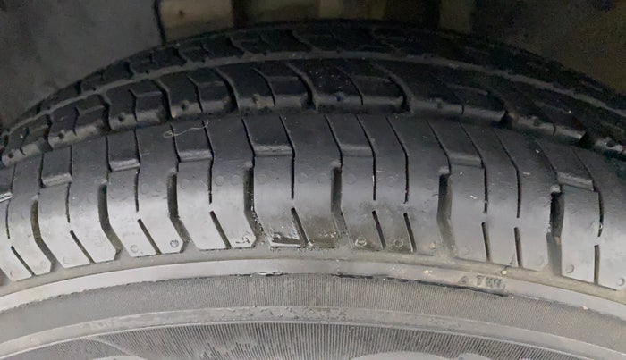 2017 Renault Kwid RXT 0.8, Petrol, Manual, 61,472 km, Left Front Tyre Tread