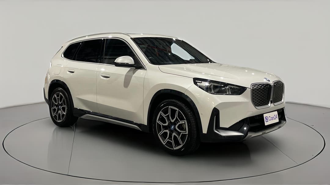 2024 BMW Ix1 Edrive20 Xline, Automatic, 46578 km, Right Front Diagonal (45- Degree) View