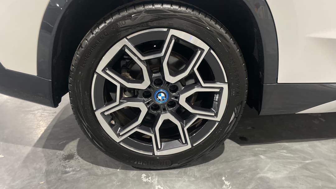 2024 BMW Ix1 Edrive20 Xline, Automatic, 46578 km, Right Rear Wheel