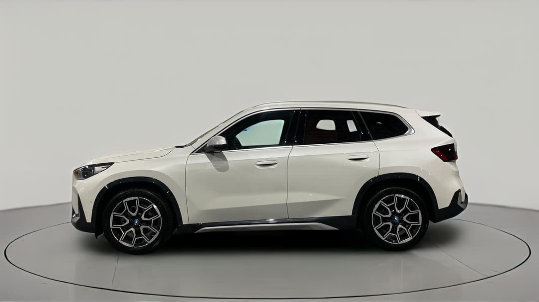 2024 BMW Ix1 Edrive20 Xline, Automatic, 46578 km, Left Side View