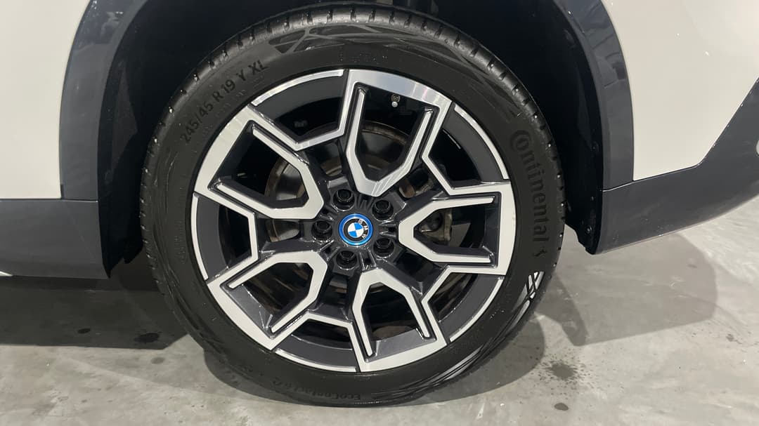 2024 BMW Ix1 Edrive20 Xline, Automatic, 46578 km, Left Rear Wheel