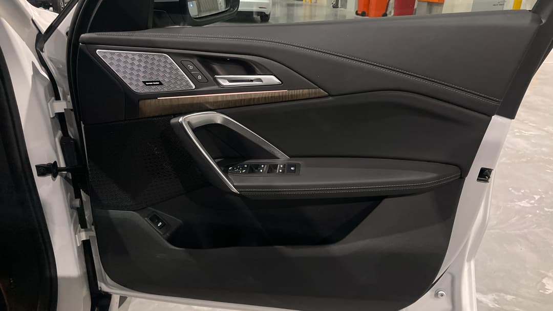 2024 BMW Ix1 Edrive20 Xline, Automatic, 46578 km, Speaker View
