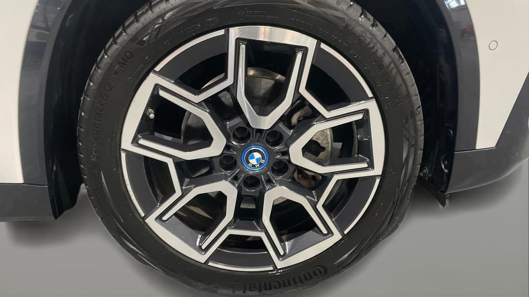 2024 BMW Ix1 Edrive20 Xline, Automatic, 46578 km, Right Front Wheel