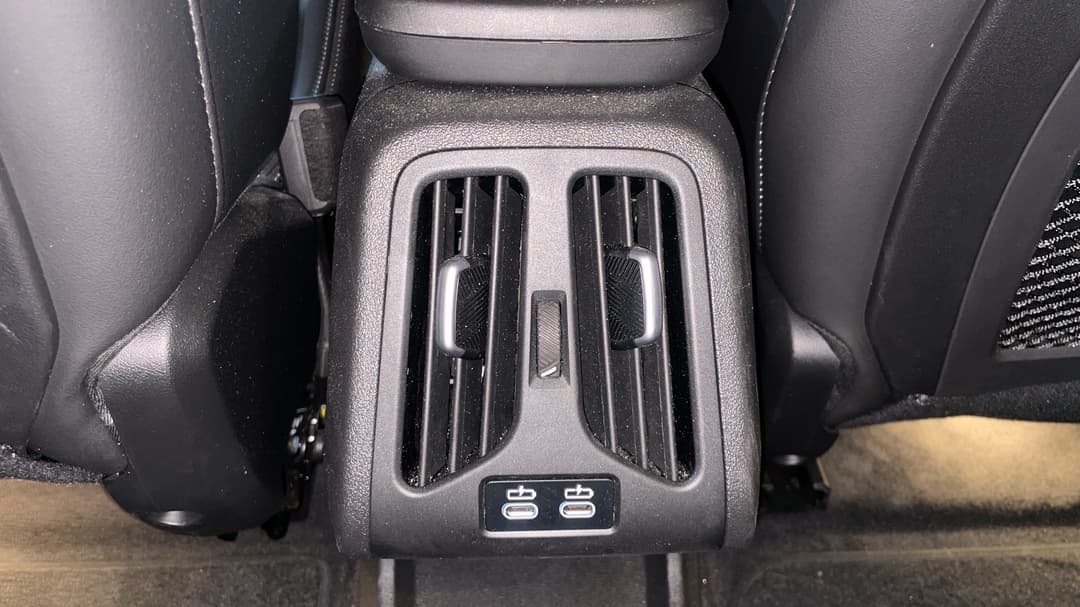 2024 BMW Ix1 Edrive20 Xline, Automatic, 46578 km, Rear A/C Vent