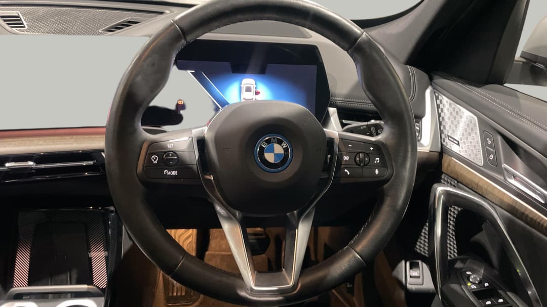 2024 BMW Ix1 Edrive20 Xline, Automatic, 46578 km, Steering Wheel Close-up