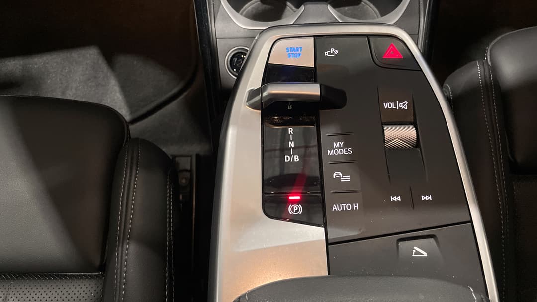 2024 BMW Ix1 Edrive20 Xline, Automatic, 46578 km, Gear Lever 