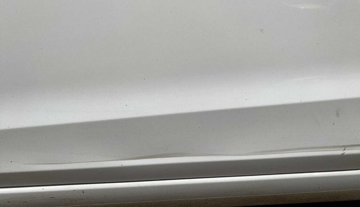 2017 Hyundai Elite i20 MAGNA 1.2, Petrol, Manual, 42,120 km, Front passenger door - Minor scratches