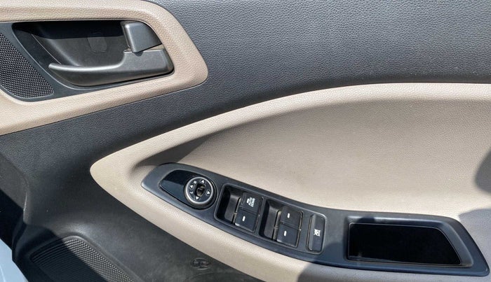 2017 Hyundai Elite i20 MAGNA 1.2, Petrol, Manual, 42,120 km, Driver Side Door Panels Control