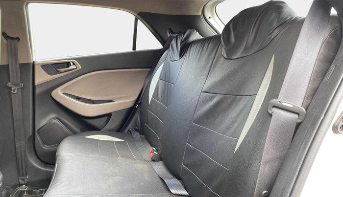 2017 Hyundai Elite i20 MAGNA 1.2, Petrol, Manual, 42,120 km, Right Side Rear Door Cabin