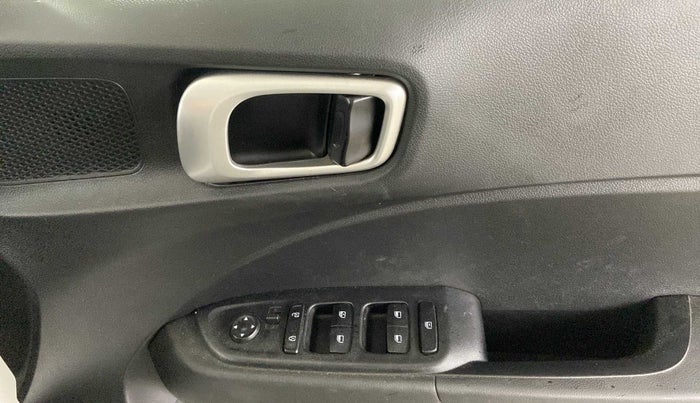 2021 Hyundai VENUE S 1.2, Petrol, Manual, 32,868 km, Driver Side Door Panels Control