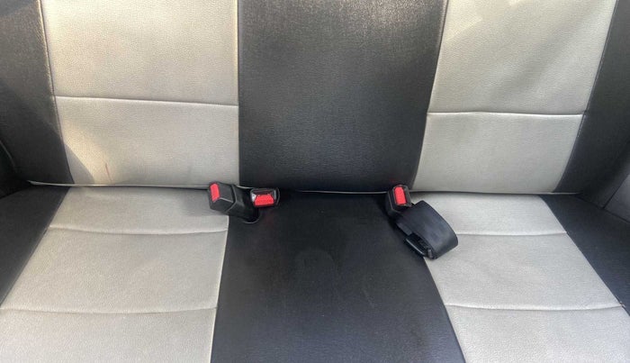 2014 Maruti Swift VXI, Petrol, Manual, 52,311 km, Second-row left seat - Cover slightly stained