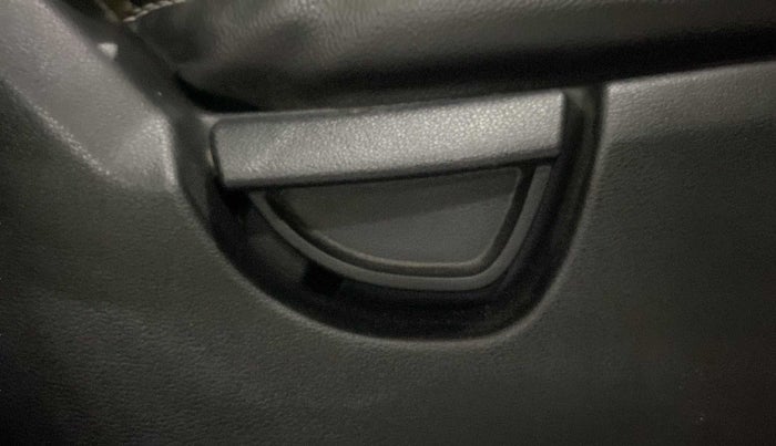 2020 Hyundai NEW SANTRO MAGNA 1.1 CORPORATE EDITION, Petrol, Manual, 36,945 km, Driver Side Adjustment Panel