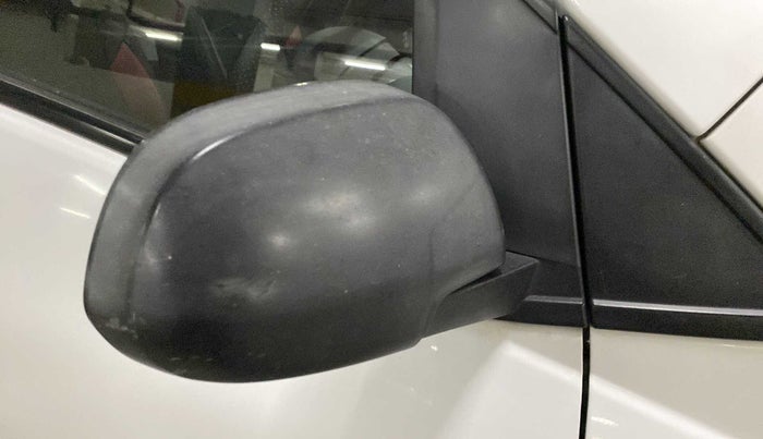 2017 Datsun Redi Go T (O), Petrol, Manual, 45,841 km, Right rear-view mirror - Mirror movement not proper