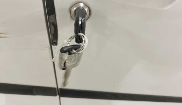 2017 Datsun Redi Go T (O), Petrol, Manual, 45,841 km, Lock system - Dork lock functional only from remote key