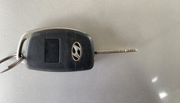 2014 Hyundai Xcent S 1.1 CRDI (O), Diesel, Manual, 1,12,733 km, Key Close Up