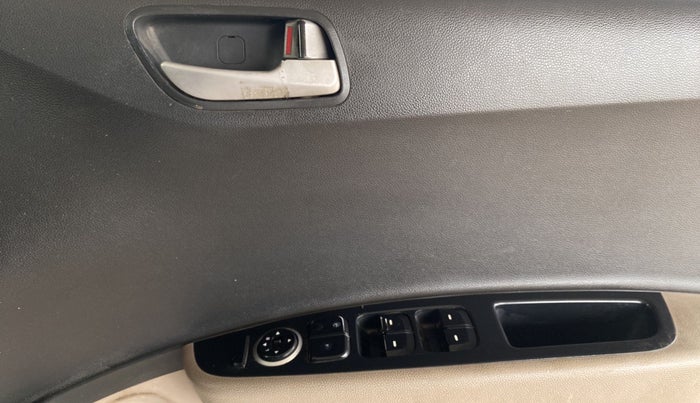 2014 Hyundai Xcent S 1.1 CRDI (O), Diesel, Manual, 1,12,733 km, Driver Side Door Panels Control