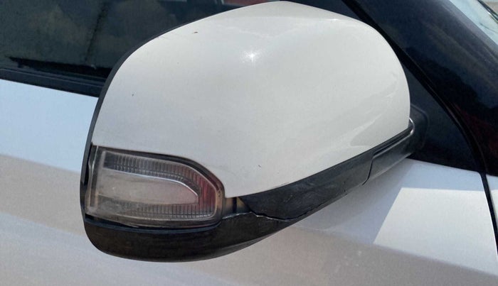 2019 Hyundai VENUE SX PLUS 1.0 TURBO DCT, Petrol, Automatic, 31,927 km, Right rear-view mirror - Cover has minor damage