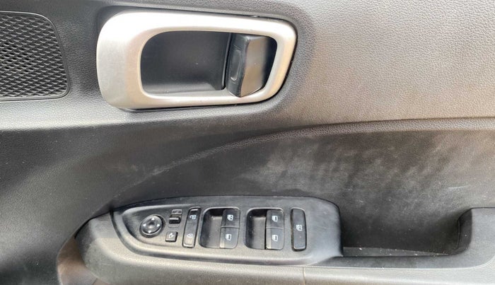 2019 Hyundai VENUE SX PLUS 1.0 TURBO DCT, Petrol, Automatic, 31,927 km, Driver Side Door Panels Control
