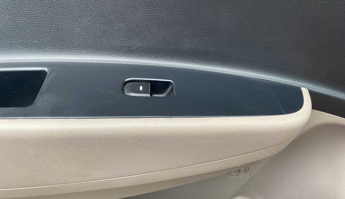 2018 Hyundai Grand i10 ASTA 1.2 KAPPA VTVT, Petrol, Manual, 25,863 km, Right rear window switch / handle - Window making noise/ moving slow