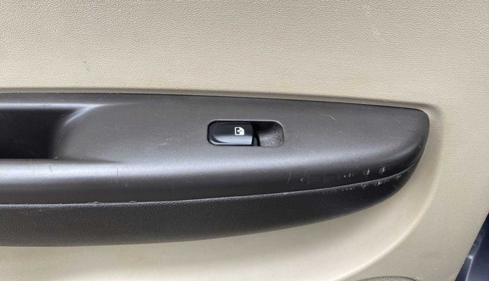 2014 Hyundai i20 SPORTZ 1.2, Petrol, Manual, 57,875 km, Left rear window switch / handle - Window making noise/ moving slow