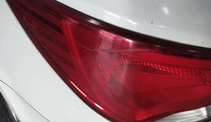 2016 Hyundai Verna FLUIDIC 4S 1.4 VTVT, Petrol, Manual, 58,781 km, Left tail light - Minor scratches