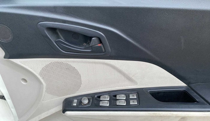 2019 Mahindra XUV300 W4 1.5 DIESEL, Diesel, Manual, 33,060 km, Driver Side Door Panels Control