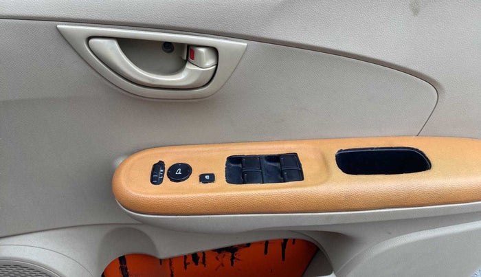 2014 Honda Brio S MT, Petrol, Manual, 84,312 km, Driver Side Door Panels Control