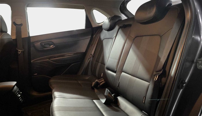 2022 Hyundai NEW I20 ASTA (O) 1.0 TURBO GDI DCT, Petrol, Automatic, 5,577 km, Right Side Rear Door Cabin