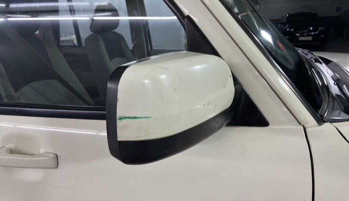 2017 Mahindra Scorpio S7, Diesel, Manual, 47,000 km, Right rear-view mirror - Minor scratches