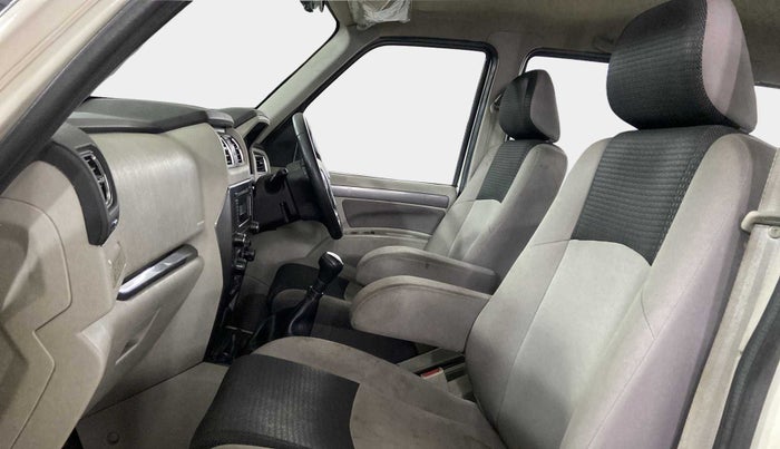 2017 Mahindra Scorpio S7, Diesel, Manual, 47,000 km, Right Side Front Door Cabin
