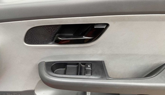 2020 Tata ALTROZ XE PETROL, Petrol, Manual, 42,267 km, Driver Side Door Panels Control