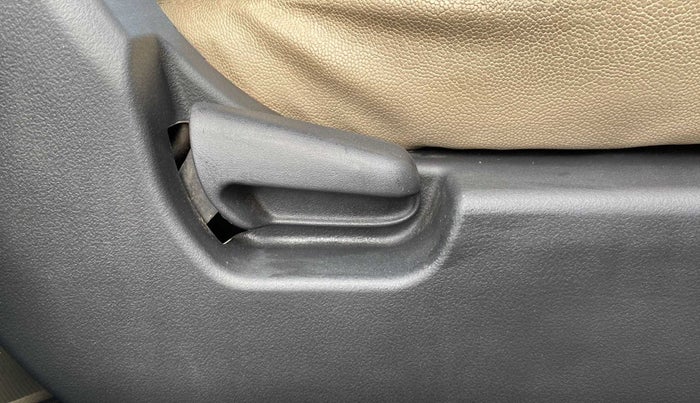 2018 Maruti Wagon R 1.0 VXI, Petrol, Manual, 27,607 km, Driver Side Adjustment Panel