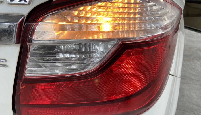 2017 Honda Amaze 1.2L I-VTEC VX AT, Petrol, Automatic, 40,935 km, Right tail light - Minor damage