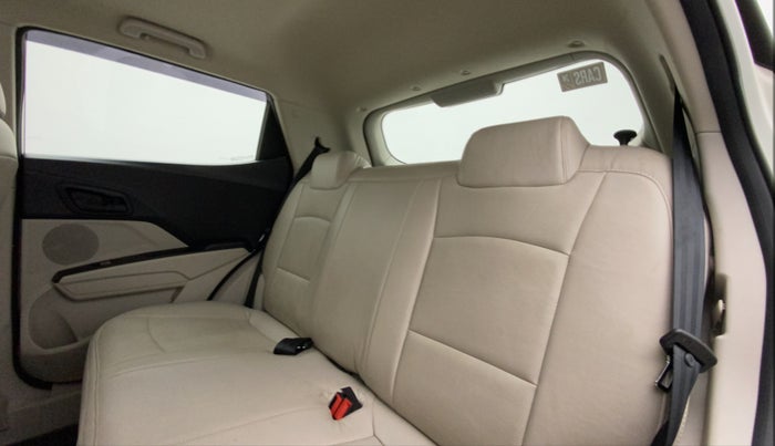 2022 Mahindra XUV300 W6 1.2 PETROL AMT, Petrol, Automatic, 16,034 km, Right Side Rear Door Cabin