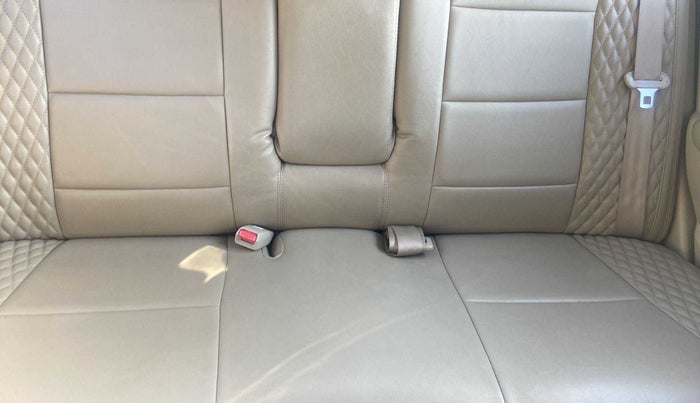 2020 Maruti Ciaz DELTA 1.5 SHVS MT PETROL, Petrol, Manual, 26,367 km, Second-row left seat - Cover slightly stained