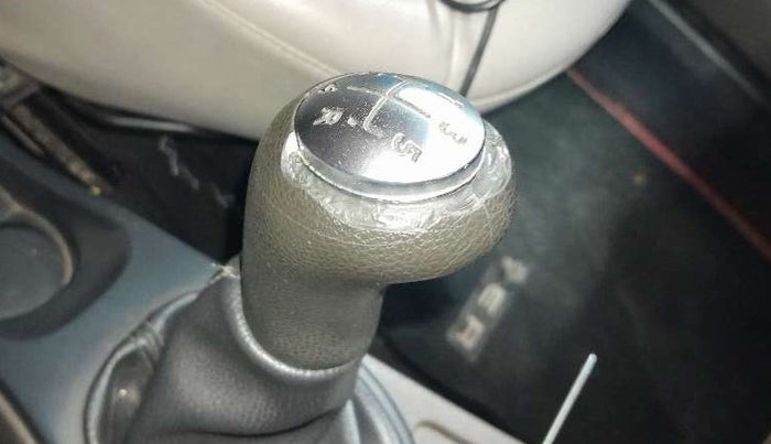 2016 Renault Duster RXE PETROL, Petrol, Manual, 69,173 km, Gear lever - Knob has minor damage