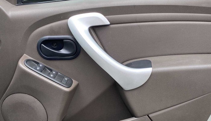 2016 Renault Duster RXE PETROL, Petrol, Manual, 69,173 km, Driver Side Door Panels Control
