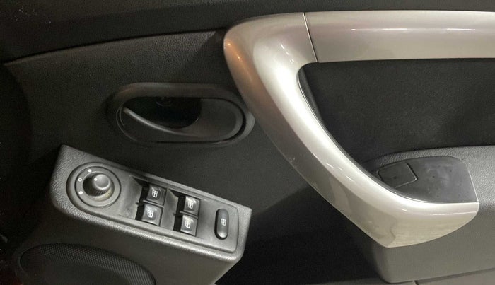 2019 Renault Duster RXS OPT CVT, Petrol, Automatic, 31,372 km, Driver Side Door Panels Control