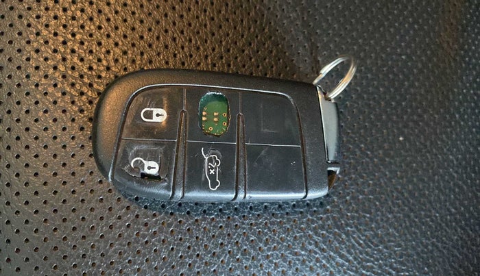 2021 Jeep Compass LIMITED PLUS DIESEL, Diesel, Manual, 1,01,358 km, Lock system - Keyless sensor not working