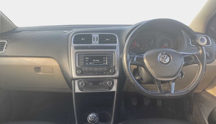 2017 Volkswagen Ameo HIGHLINE1.2L, Petrol, Manual, 92,721 km, Dashboard