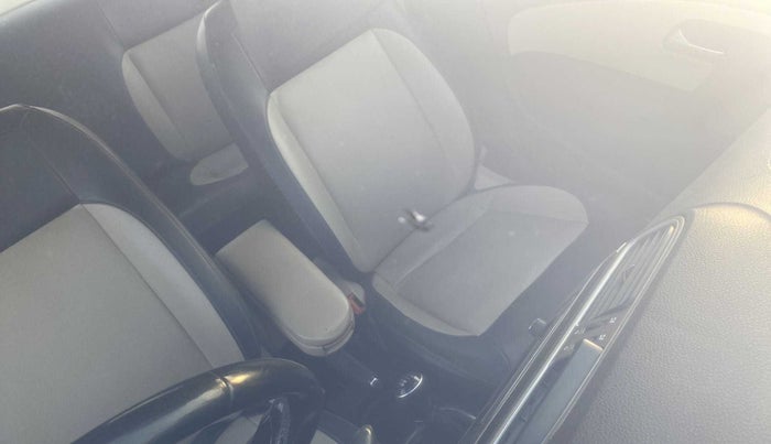 2017 Volkswagen Ameo HIGHLINE1.2L, Petrol, Manual, 92,721 km, Front windshield - Minor spot on windshield